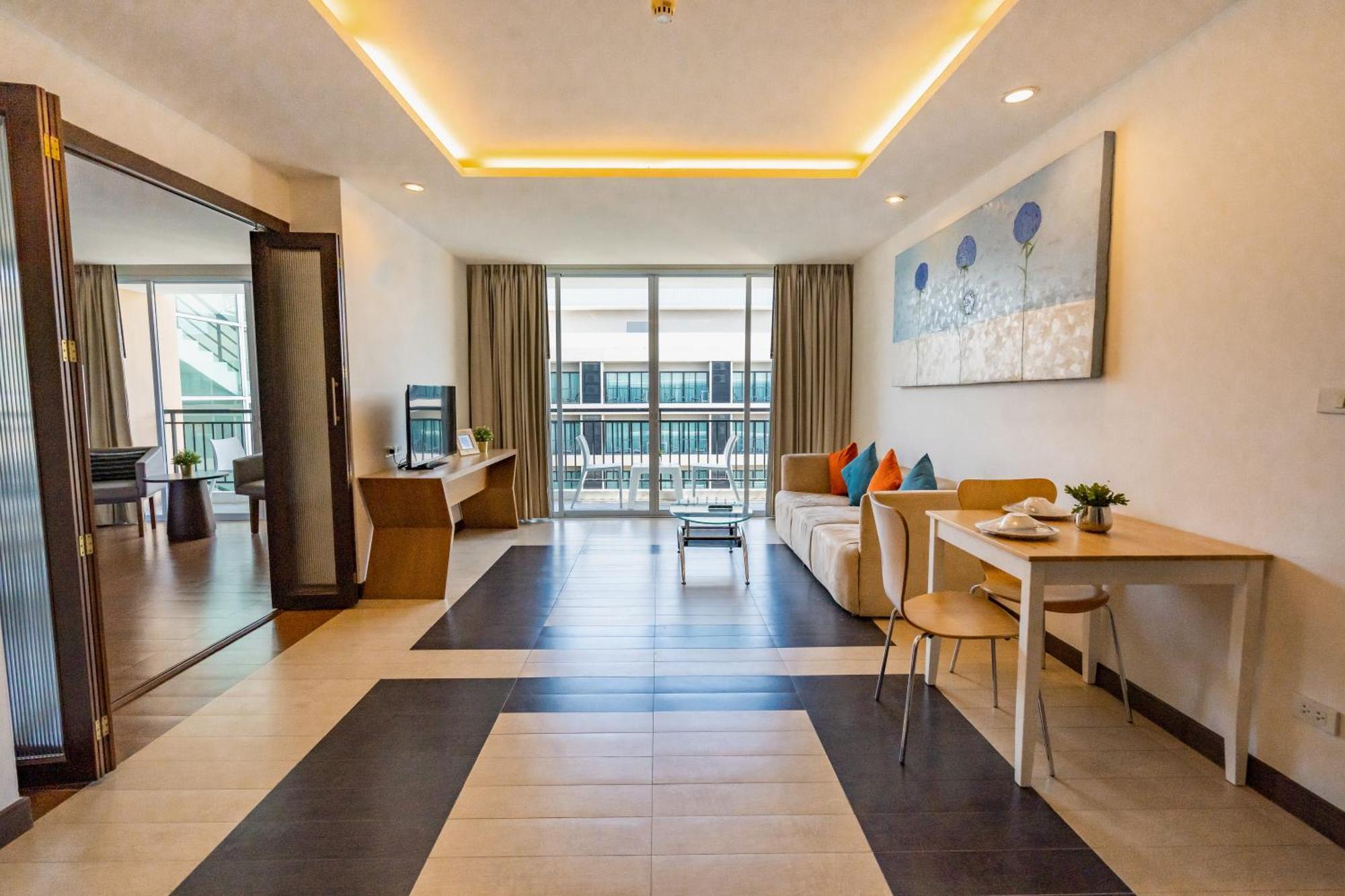 Hotel J Патая Екстериор снимка